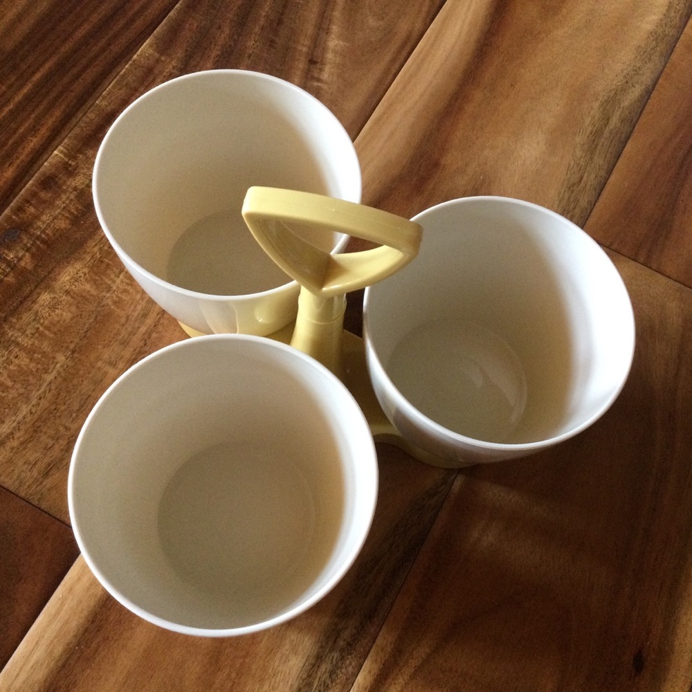 Tupperware Condiment Dressing Caddy Server - Picture 2 of 4